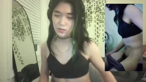 Snapshot of deciduousdoll chatting on 09.22.25 deciduousdoll online show from 09.22.25