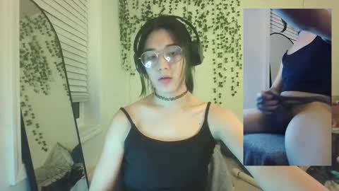 Snapshot of deciduousdoll chatting on 09.28.25 deciduousdoll online show from 09.28.25