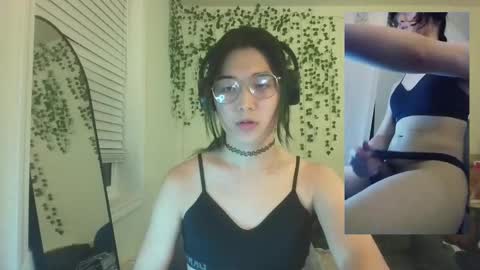 Snapshot of deciduousdoll chatting on 09.29.25 deciduousdoll online show from 09.29.25