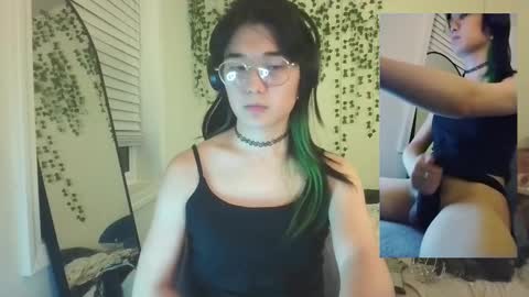 Snapshot of deciduousdoll chatting on 10.06.25 deciduousdoll online show from 10.06.25