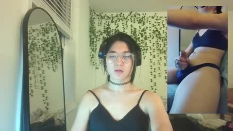 Snapshot of deciduousdoll chatting on 10.26.25 deciduousdoll online show from 10.26.25