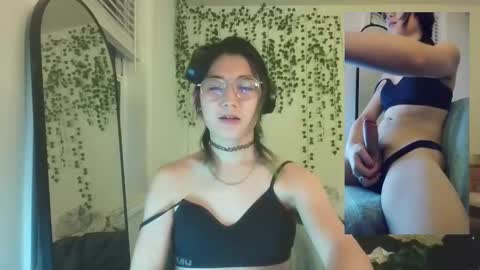 Snapshot of deciduousdoll chatting on 10.27.25 deciduousdoll online show from 10.27.25