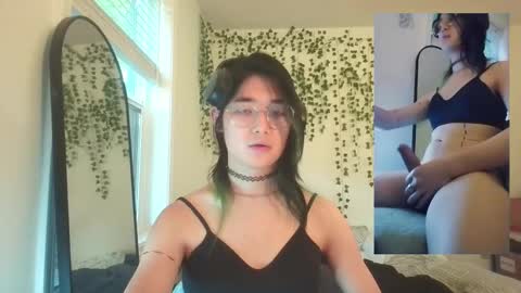 Snapshot of deciduousdoll chatting on 10.28.25 deciduousdoll online show from 10.28.25