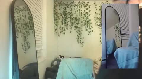 deciduousdoll online show from 11.10.25