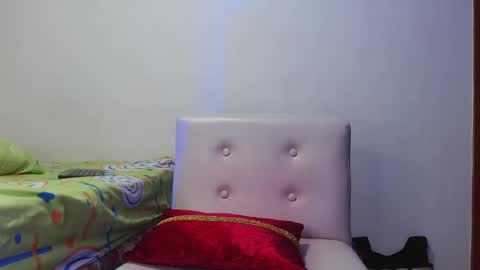 Snapshot of deconrios chatting on 01.03.25 Santiago online show from 01.03.25