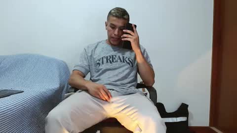 Snapshot of deconrios chatting on 01.19.25 Santiago online show from 01.19.25