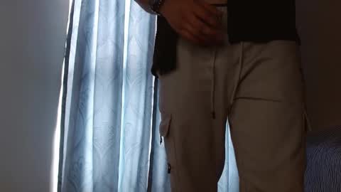 Snapshot of deconrios chatting on 02.19.25 Santiago online show from 02.19.25