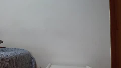 Snapshot of deconrios chatting on 02.27.25 Santiago online show from 02.27.25