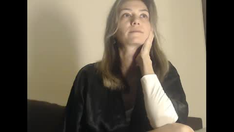 Snapshot of deelightfull chatting on 01.22.25 Deelightfull online show from 01.22.25