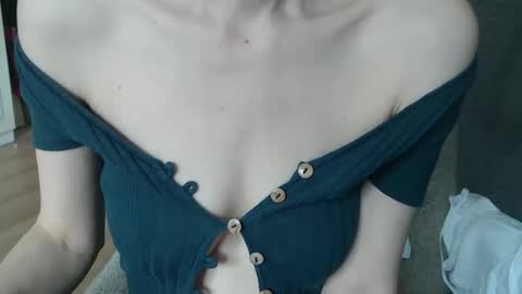 KamiDevi online show from 09.10.25