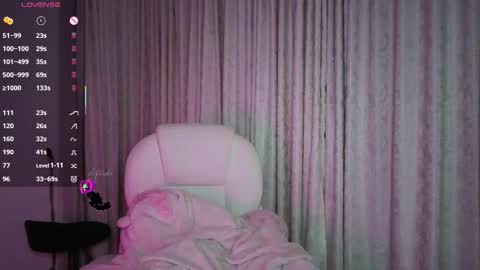 Snapshot of deftsuki chatting on 09.12.25 Stephanie.e  online show from 09.12.25