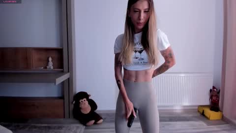 Snapshot of deidi_sweet chatting on 01.04.25 Di online show from 01.04.25