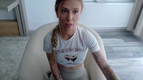 Snapshot of deidi_sweet chatting on 10.11.25 Di online show from 10.11.25