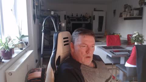 Snapshot of deinprinz2312 chatting on 12.25.24 deinprinz2312 online show from 12.25.24