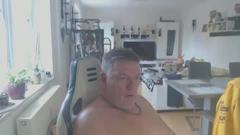 Snapshot of deinprinz2312 chatting on 01.14.25 deinprinz2312 online show from 01.14.25