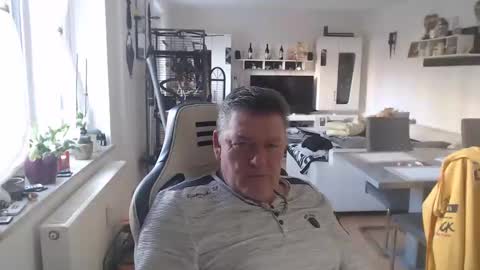 Snapshot of deinprinz2312 chatting on 02.12.25 deinprinz2312 online show from 02.12.25