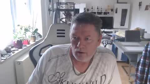 Snapshot of deinprinz2312 chatting on 02.21.25 deinprinz2312 online show from 02.21.25