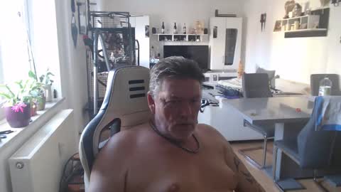 Snapshot of deinprinz2312 chatting on 03.10.25 deinprinz2312 online show from 03.10.25