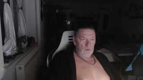 Snapshot of deinprinz2312 chatting on 09.15.25 deinprinz2312 online show from 09.15.25