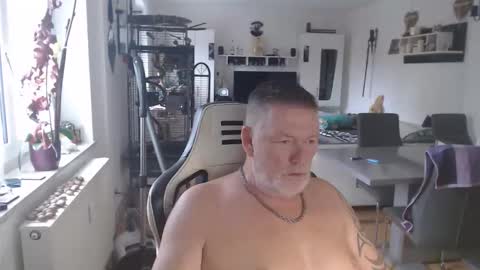 Snapshot of deinprinz2312 chatting on 10.28.25 deinprinz2312 online show from 10.28.25