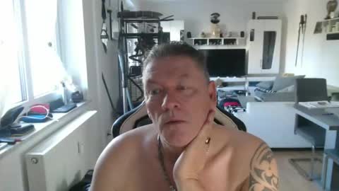 Snapshot of deinprinz2312 chatting on 04.22.26 deinprinz2312 online show from 04.22.26