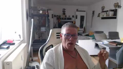 Snapshot of deinprinz2312 chatting on 06.18.26 deinprinz2312 online show from 06.18.26