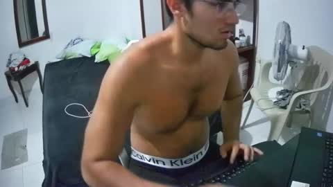 Snapshot of deividellobo chatting on 02.13.25 deividellobo online show from 02.13.25