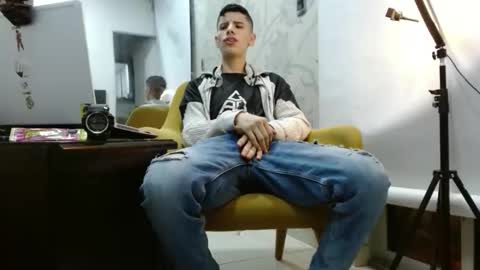 Snapshot of delglo chatting on 10.05.25 delglo online show from 10.05.25