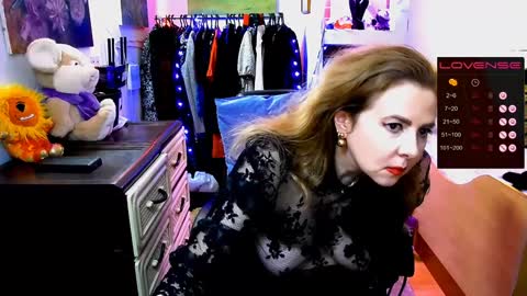 Snapshot of delicecat chatting on 12.31.24 Delicacat online show from 12.31.24