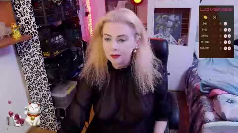 Snapshot of delicecat chatting on 11.04.25 Delicacat online show from 11.04.25