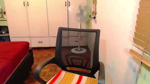 Snapshot of deliciosats chatting on 12.08.24 Mercedes online show from 12.08.24