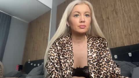 Mia online show from 05.21.26