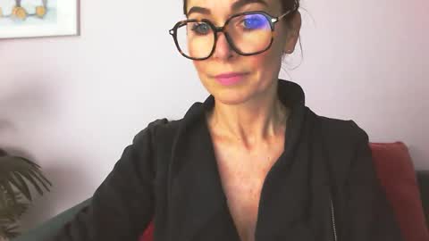 Snapshot of delilah_sweet chatting on 10.20.25 delilah_sweet online show from 10.20.25