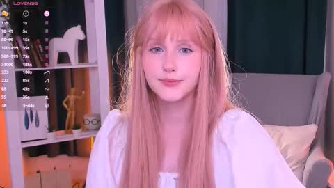 Snapshot of delilahtaylor chatting on 10.11.25 Delilah or Laila online show from 10.11.25