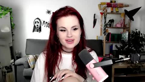 dellacrush_ online show from 10.22.25