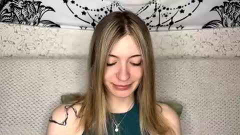 Snapshot of dellisifuentes chatting on 06.14.26 Sia online show from 06.14.26