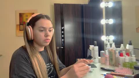 Mona online show from 10.09.25