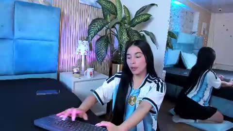 Snapshot of delphine_doll chatting on 06.24.26 Delia online show from 06.24.26