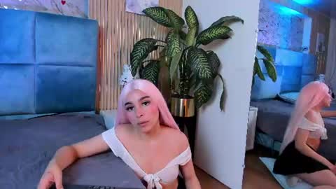 Snapshot of delphine_doll chatting on 07.06.26 Delia online show from 07.06.26