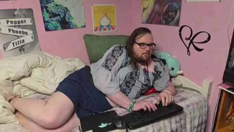 Snapshot of delta_0042 chatting on 04.10.26 Delta online show from 04.10.26