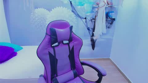 Snapshot of demi_leed chatting on 11.01.25 DEMI online show from 11.01.25