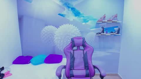 Snapshot of demi_leed chatting on 11.07.25 DEMI online show from 11.07.25