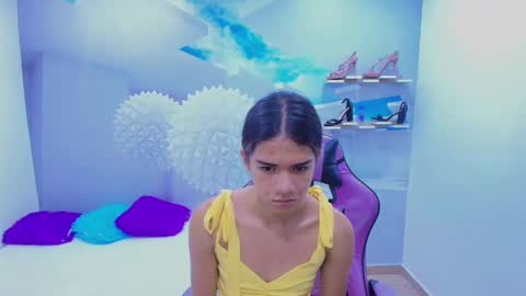 Snapshot of demi_leed chatting on 11.08.25 DEMI online show from 11.08.25