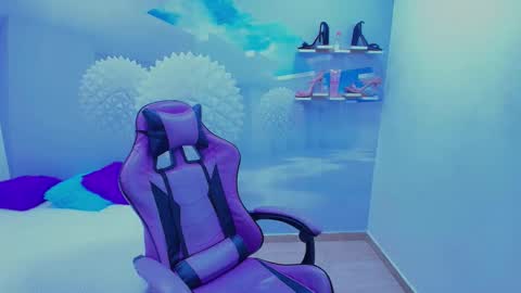 Snapshot of demi_leed chatting on 11.18.25 DEMI online show from 11.18.25