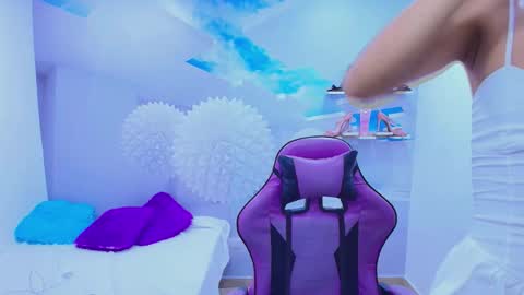 Snapshot of demi_leed chatting on 11.26.25 DEMI online show from 11.26.25