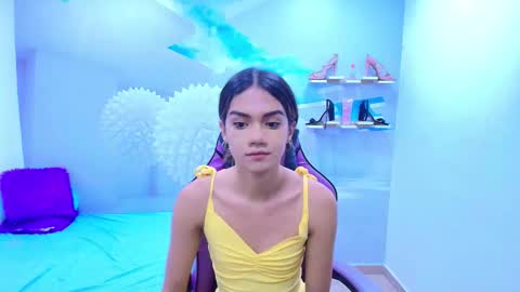 Snapshot of demi_leed chatting on 12.15.25 DEMI online show from 12.15.25