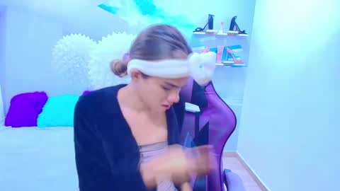 Snapshot of demi_leed chatting on 01.13.26 DEMI online show from 01.13.26