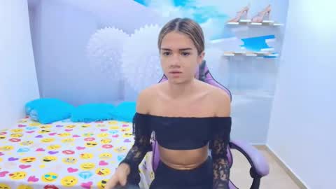 Snapshot of demi_leed chatting on 02.09.26 DEMI online show from 02.09.26