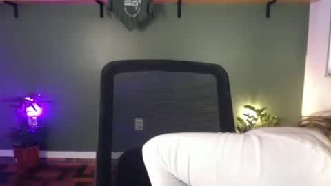 Snapshot of demmetria chatting on 05.20.26 demmetria online show from 05.20.26