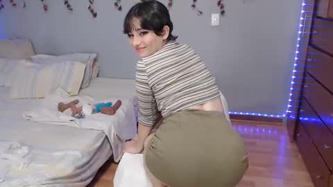Snapshot of deni_bloom chatting on 12.20.24 Denisse    schedule Monday to Friday 1300-1900 mexican time Saturday-maybe it could be a surprise IDEPENDENT MODEL online show from 12.20.24